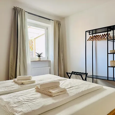 Apartment Daniel - Stilvolle Wohnung Mit Veranda Fuer 4 Personen Stadtbergen Exterior photo